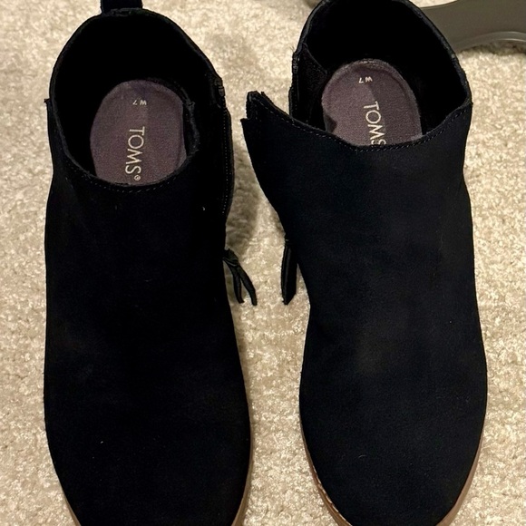 TOMS Black suede ankle boots with a boho vibe #ankleboots - Picture 5 of 6